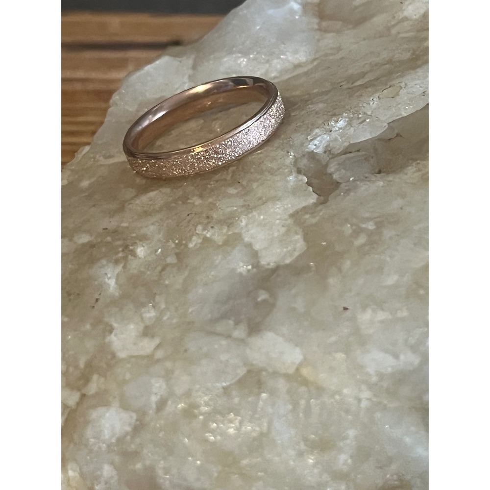 Rose Gold Tungsten Textured Unisex Sparkling Band Ring -4mm Width -New -Size 8 - Picture 12 of 12